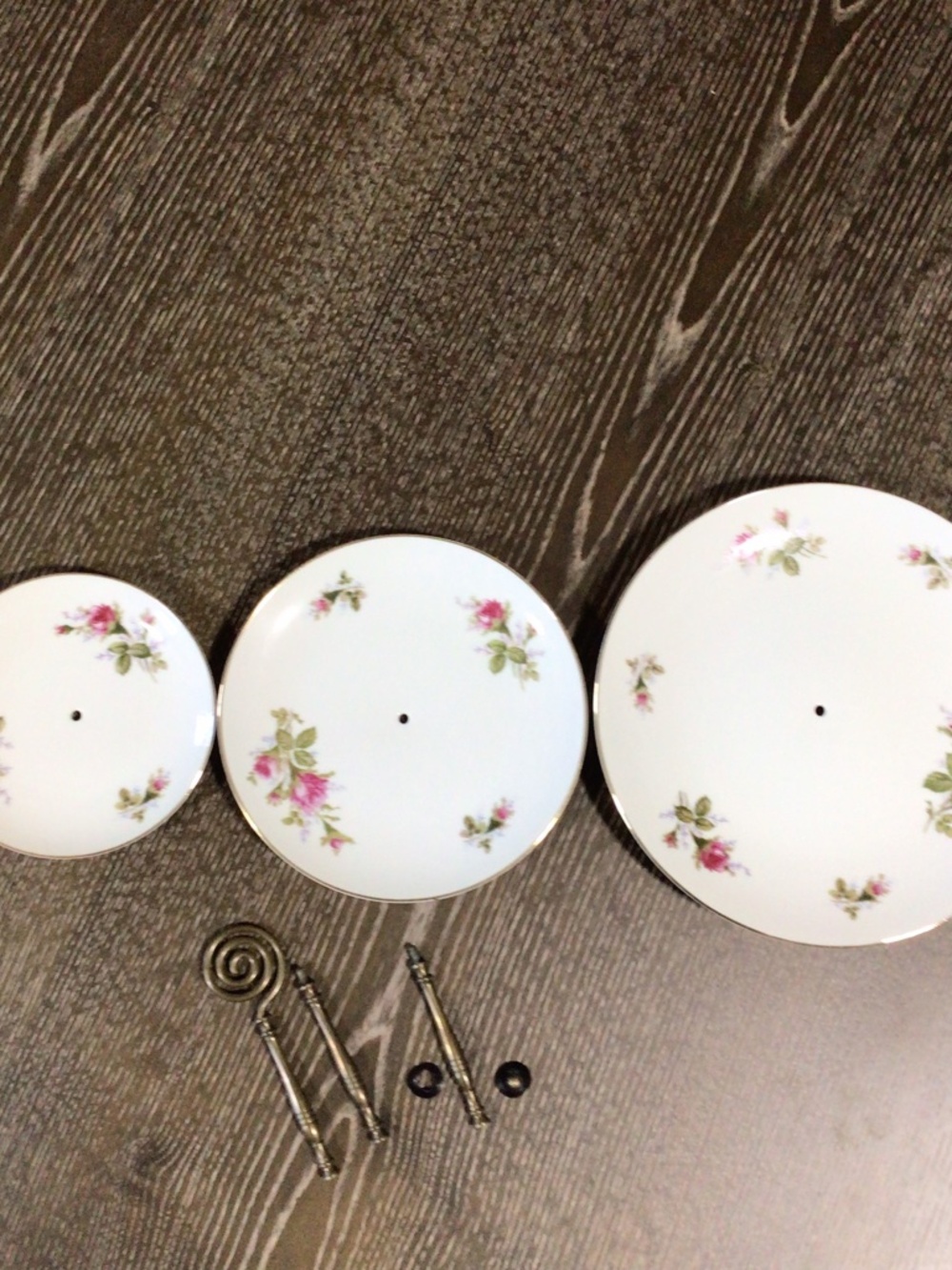 Vintage 3 Tiered White Floral Porcelain Cake Stand - Picture 9 of 10